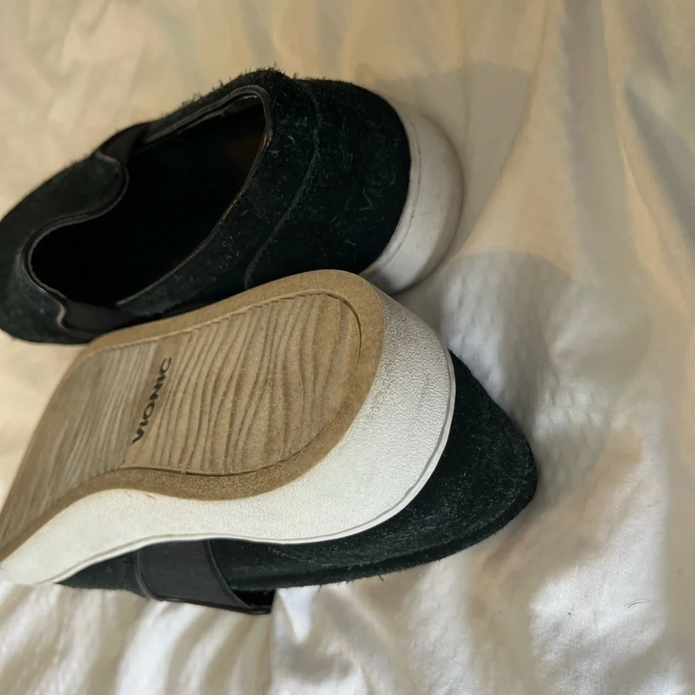 Vionic Women’s Suede Black Slip-On Shoes - Picture 5 of 7